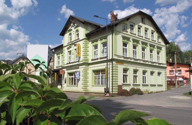 Nice apartment for 12 people with WIFI, TV and pets allowed