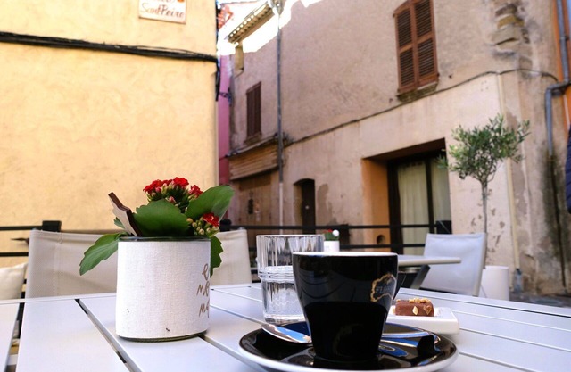 Nice apartment for 6 guests with A/C, pool, WIFI, TV, patio, pets allowed and parking