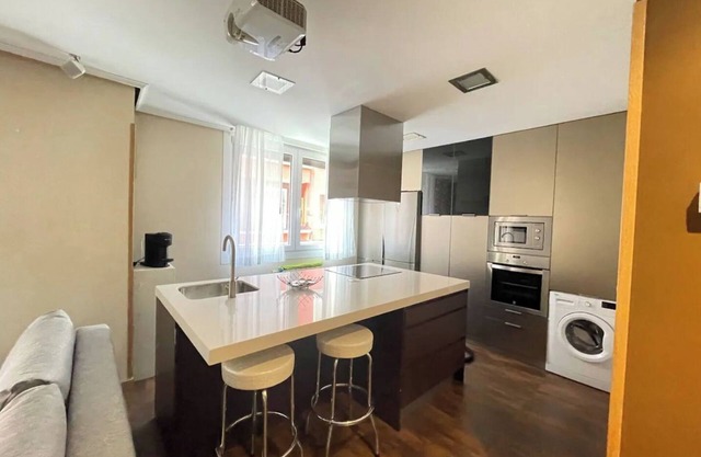 Nice apartment and centrally located near the City Hall. In the neighborhood of Uribarri