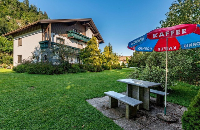Nice apartment for 4 guests with WIFI, TV, patio, pets allowed and parking