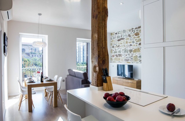 Nice apartment for 4 people in the centre near the beach. WI-FI and AC.