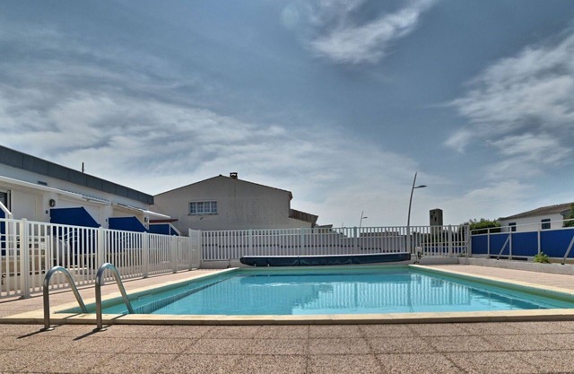 Nice apartment for 4 people with pool, WIFI, TV, terrace, pets allowed and parking