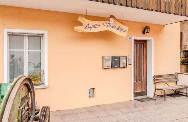 Nice apartment for 3 people with WIFI, TV, patio, pets allowed and parking