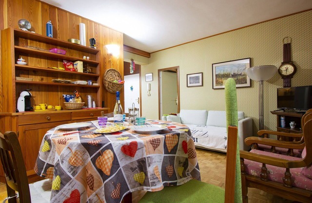 Nice apartment for 4 people with WIFI, TV, terrace, pets allowed and parking
