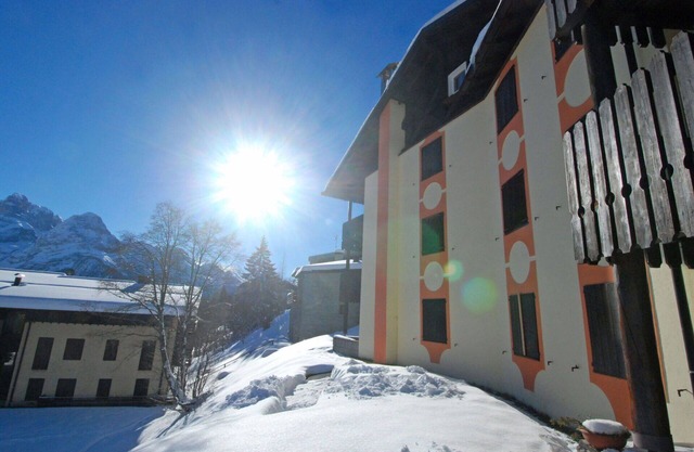 Nice apartment for 5 people with WIFI, TV, balcony, pets allowed and parking