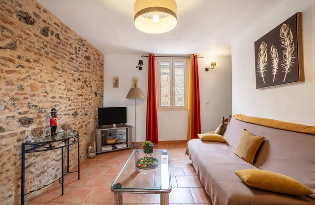 Nice Apartment in Claira' with Wi-Fi and air conditioning