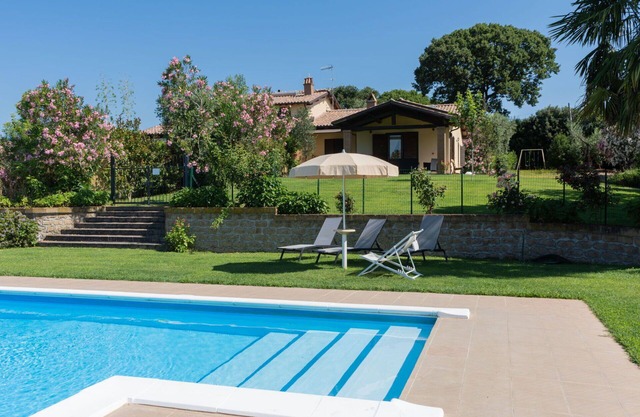 Nice apartment in villa for 6 people with pool, WIFI, TV and terrace