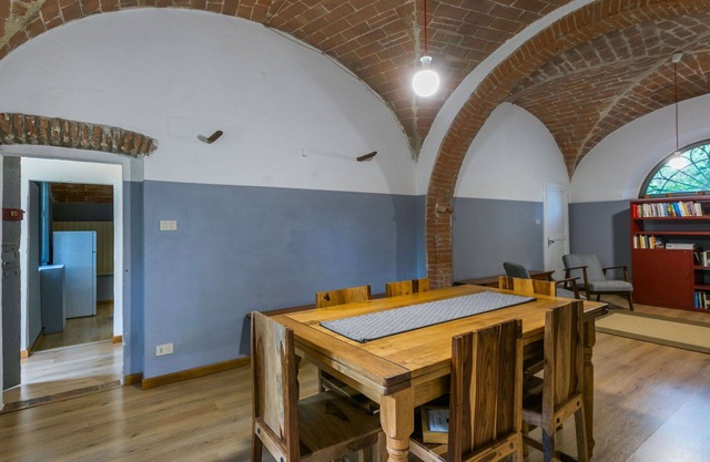 Nice apartment in villa for 4 guests with WIFI, pool, pets allowed and parking