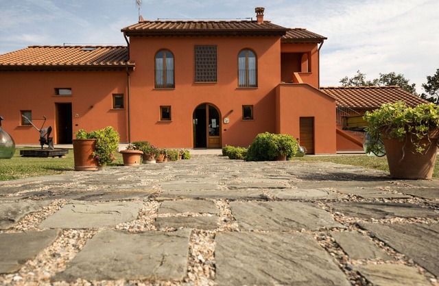 Nice apartment in villa for 4 guests with hot tub, pool, A/C, WIFI, TV, panoramic view and parking