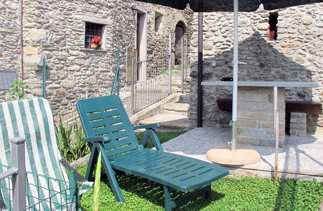 Nice apartment in villa for 4 guests with TV, balcony and parking