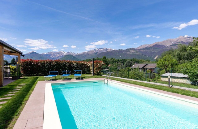 Nice apartment in villa for 6 guests with WIFI, pool, TV, terrace and parking