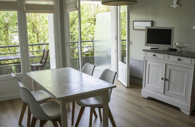 Nice apartment T 3 with calm and sunny balcony in POULIGUEN