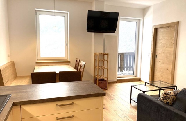 Nice bright apartment in Krimml village, free WiFi, TV, 4 beds, fitted kitchen