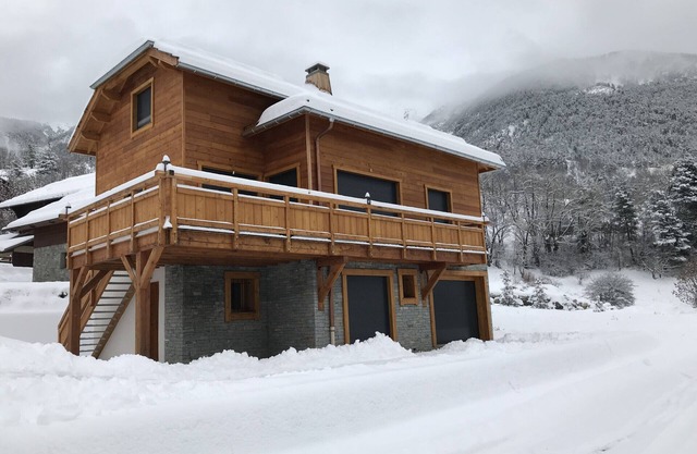 Nice chalet for 8 persons to 1.5 km from ski slopes