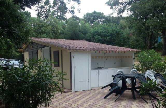 Nice chalet in a private park Very wooded near ST TROPEZ