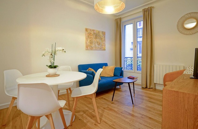 Nice Cosy And Bright Apartment In Paris