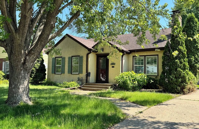 Nice cozy house near Como Park