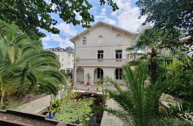 Nice historic apartment 130 meters from chic sandy beach of Pontaillac in Royan