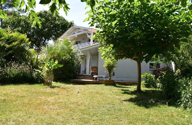 Nice holiday home nestled in the greenery between Basin and Ocean.