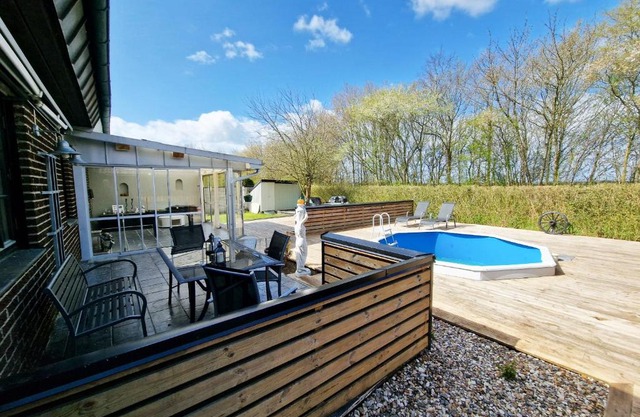 Nice holiday home with outdoor pool in Billeberga, Landskorna
