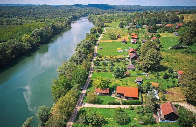 Nice home in Augustanovec