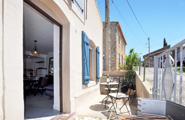 Nice home in Bizanet with kitchen