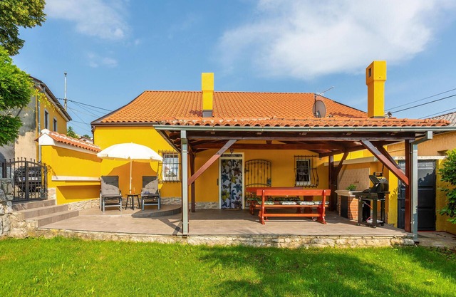 Nice home in Cernik with kitchen