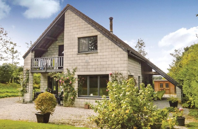 Nice home in Comblinay with kitchen