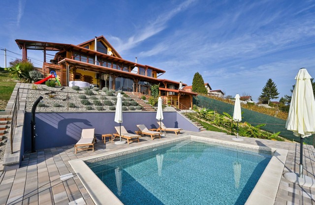 Nice home in Falinic Breg with sauna