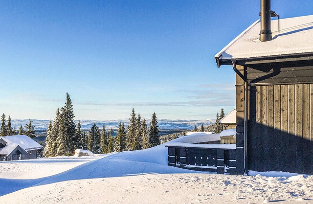 Nice home in Lillehammer with sauna
