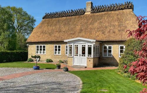 Nice Home In Tolk With Wifi