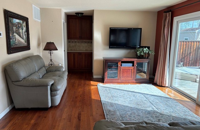 Nice open concept 4bdr/2.5bath in great part of South San Jose