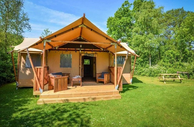 Nice tent lodge with bathroom, near a lake