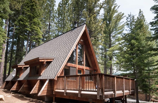 Nicely updated Chambers cabin w/pool, beach and tennis!