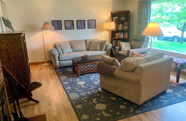 Nifty Thrifty - Affordable, Comfortable, in Ideal Location!