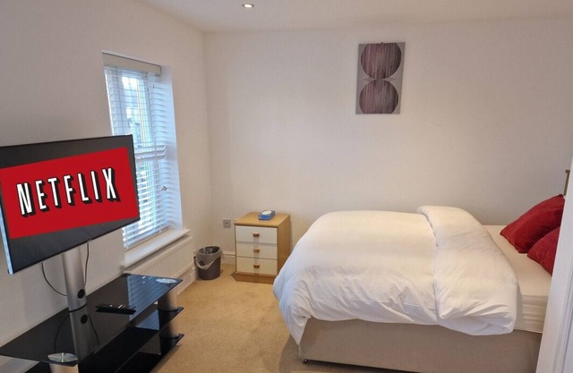 NightRest Homes 6 Bedroom Short & Long Term Stay