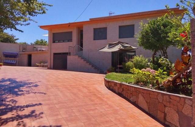 nigran house with pool and barbecue