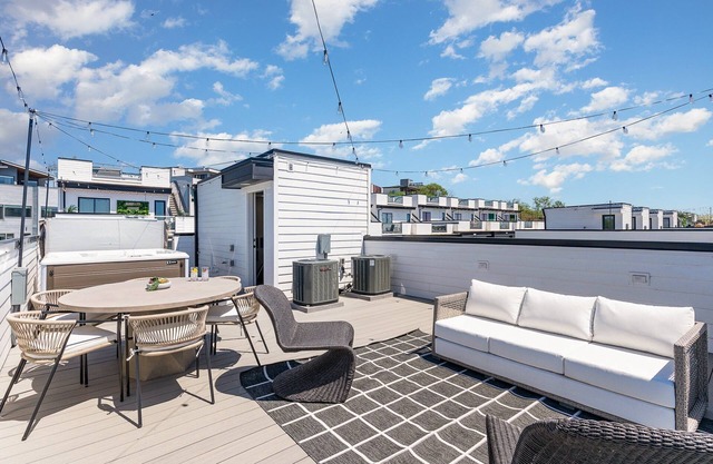 Nimbus-Rooftop Deck-Hot Tub-Mins to Broadway