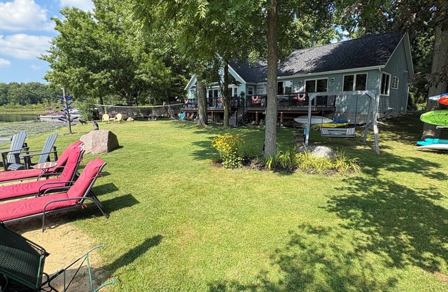 nLarge Picturesque Lakehouse~Pet Friendly+Beach+Hot Tub+Game Rm+Tiki Hut+Gym=FUN