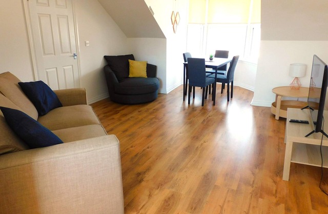 No 11 - Contemporary 2 Bedroom Apartment in Lanark Town Centre
