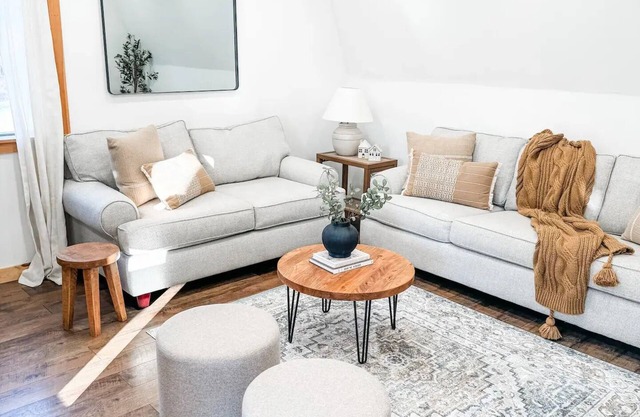 No. 3537 Light & Airy Cozy Loft
