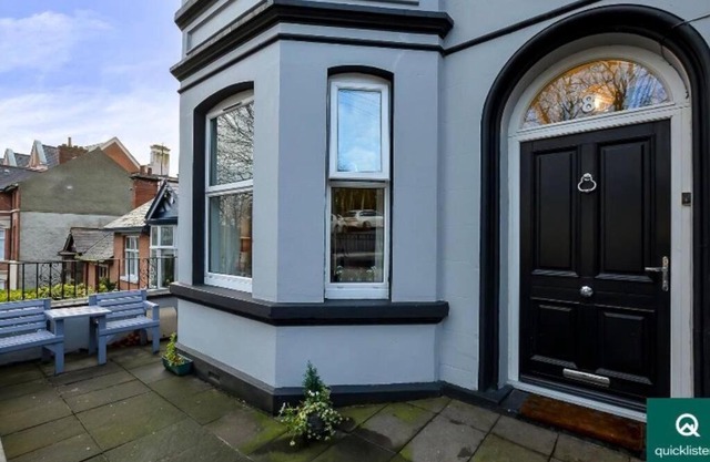 No 8, Lawrence Hill