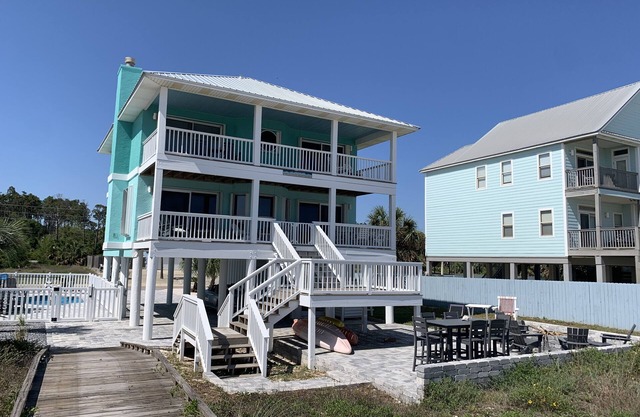 "No Pressure" Beautiful beach front home
