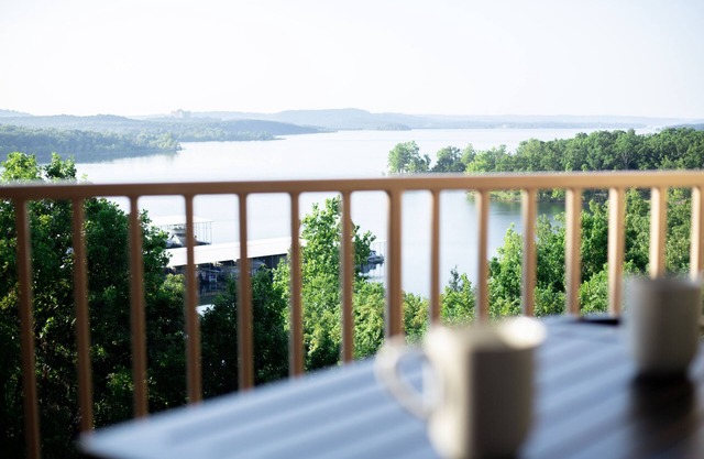 NO STAIRS! AMAZING LAKE VIEW! Just two miles from Silver Dollar City!
