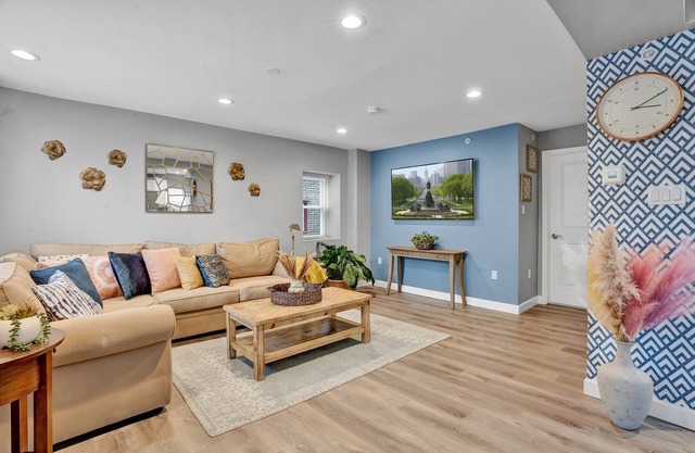 No-stairs - Chestnut Hill 2 BR/2 Bath