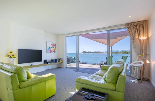 No1, Water front relaxation