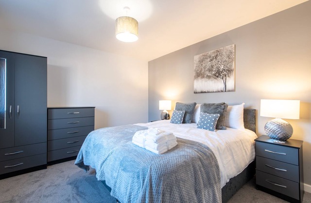 No205, 3 bed House/parking, sleeps 6 in Doncaster