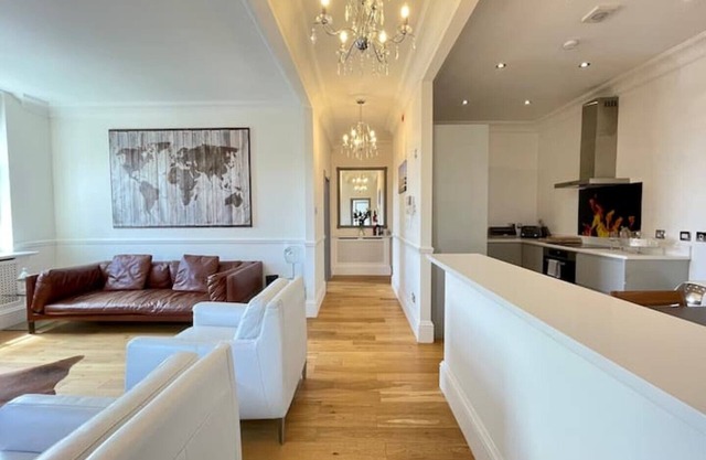 No5 Contemporary Coastal Apartment