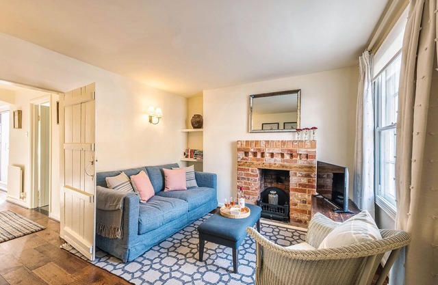 No77 is a Pretty Grade II listed Cottage in the heart of Lavenham.