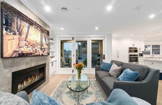 Oakridge Oasis: Luxury Retreat on the Westside